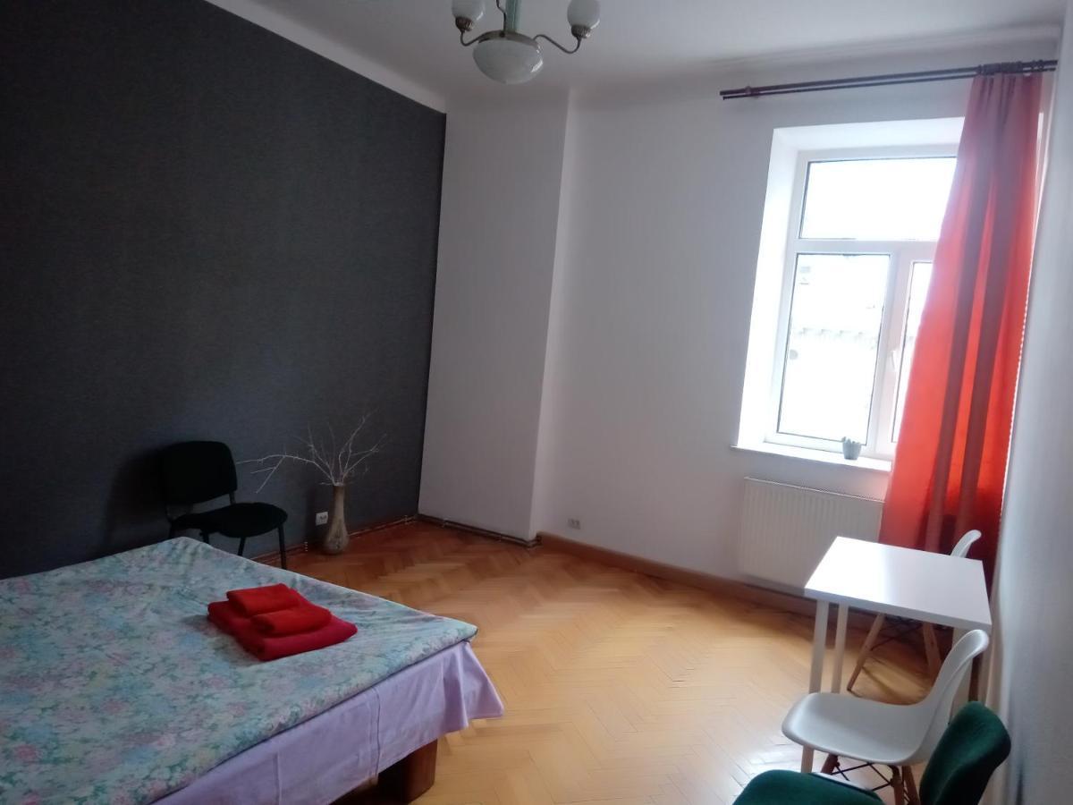 Apartment On Svobody Avenue Lviv Exterior photo
