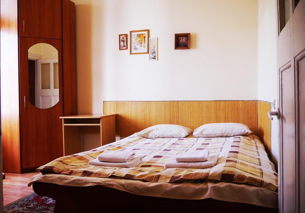 Apartment On Svobody Avenue Lviv Exterior photo